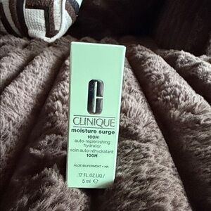 Clinique Moisture Surge 100H Hydrator in Mint Green